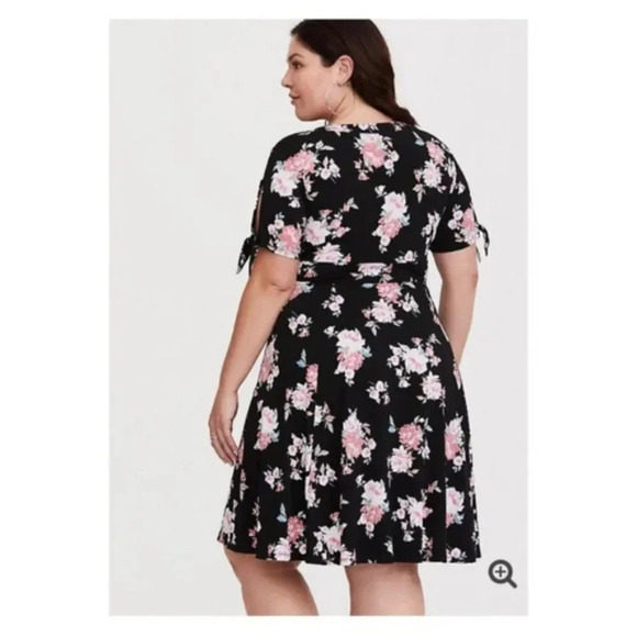 Torrid MINI STUDIO KNIT Black Floral SKATER DRESS in Size 2 - Picture 2 of 11